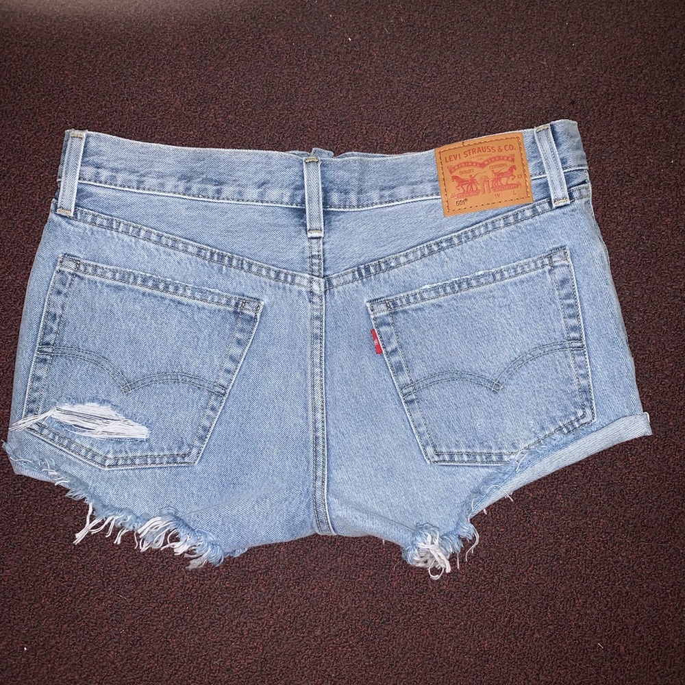 Levi’s Short - Picture 2 of 2
